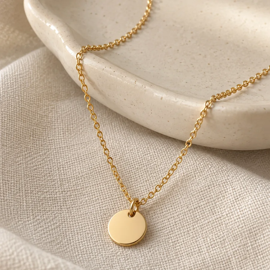 Collar dorado delicado